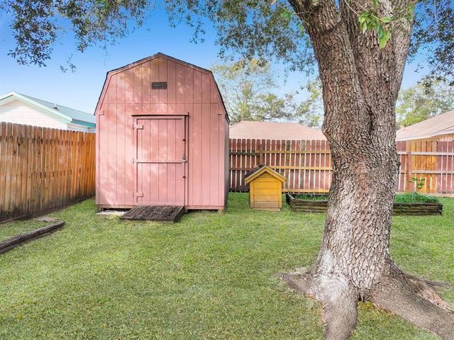 3105 Price Street, Nederland, TX 77627