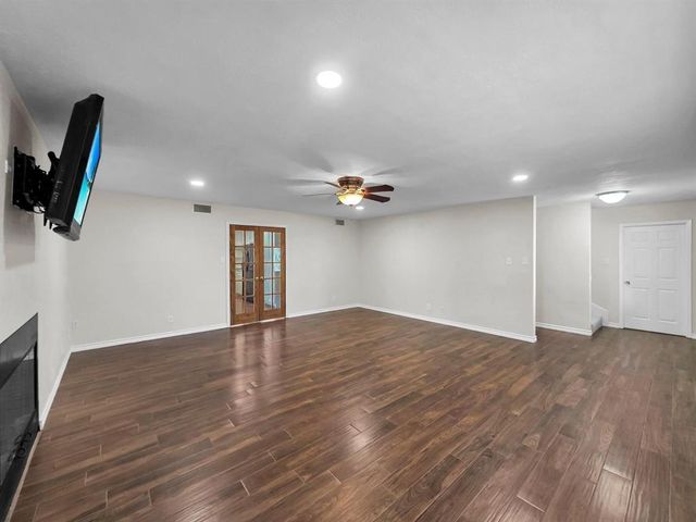 3105 Price Street, Nederland, TX 77627