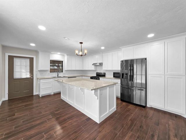 3105 Price Street, Nederland, TX 77627