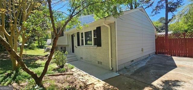 1096 Deleon Court, Clarkston, GA 30021