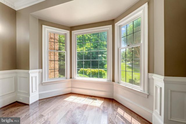 12390 FALKIRK DR, Fairfax, VA 22033