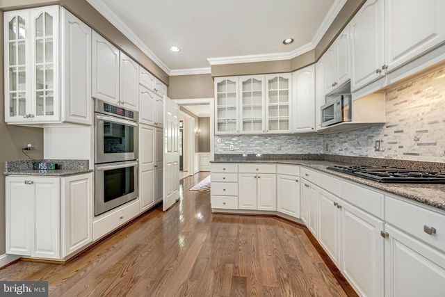 12390 FALKIRK DR, Fairfax, VA 22033