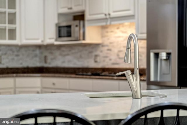 12390 FALKIRK DR, Fairfax, VA 22033