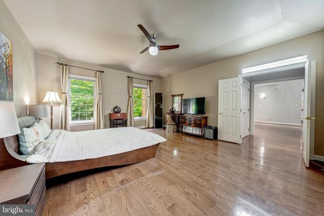 12390 FALKIRK DR, Fairfax, VA 22033