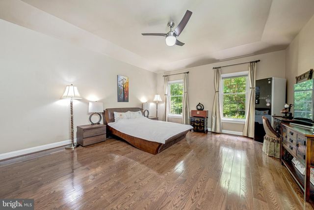 12390 FALKIRK DR, Fairfax, VA 22033