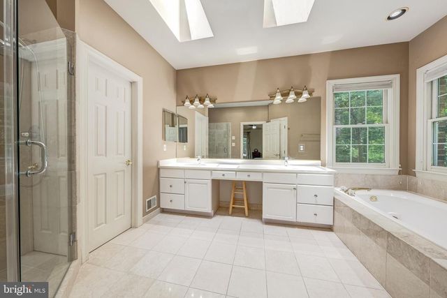 12390 FALKIRK DR, Fairfax, VA 22033