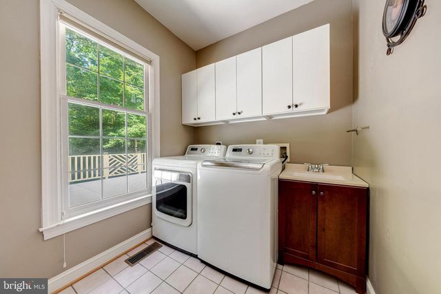 12390 FALKIRK DR, Fairfax, VA 22033