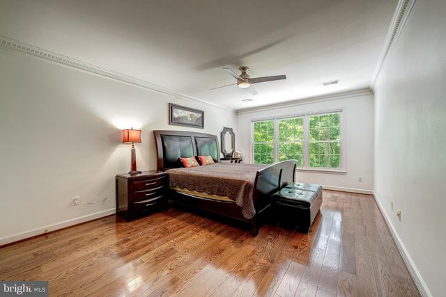 12390 FALKIRK DR, Fairfax, VA 22033