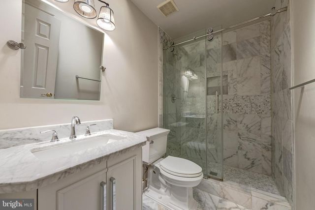 12390 FALKIRK DR, Fairfax, VA 22033