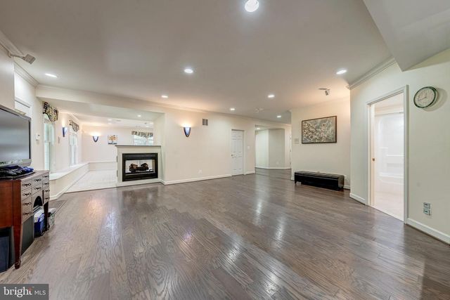 12390 FALKIRK DR, Fairfax, VA 22033