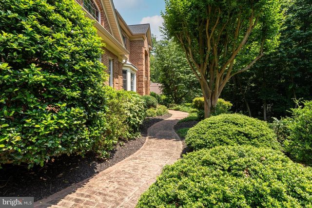 12390 FALKIRK DR, Fairfax, VA 22033