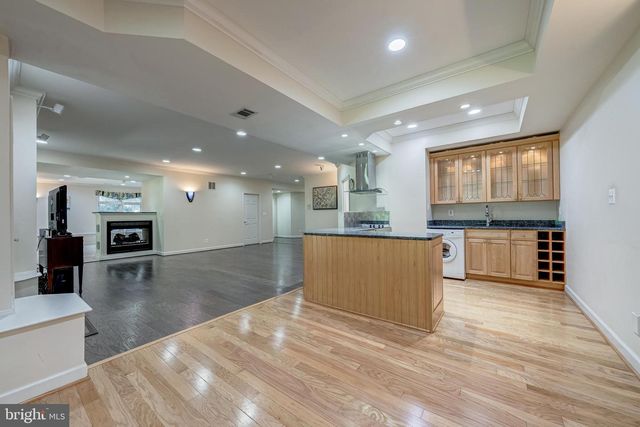 12390 FALKIRK DR, Fairfax, VA 22033