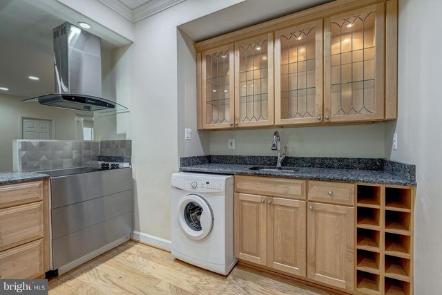 12390 FALKIRK DR, Fairfax, VA 22033