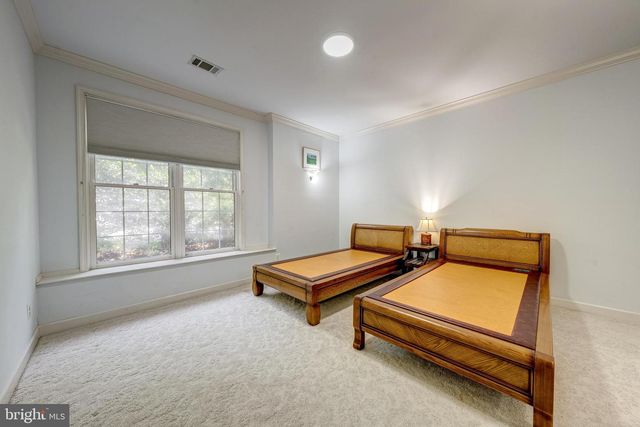 12390 FALKIRK DR, Fairfax, VA 22033