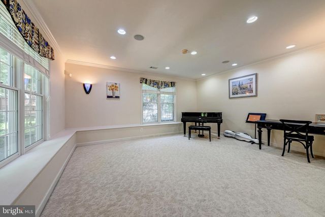 12390 FALKIRK DR, Fairfax, VA 22033