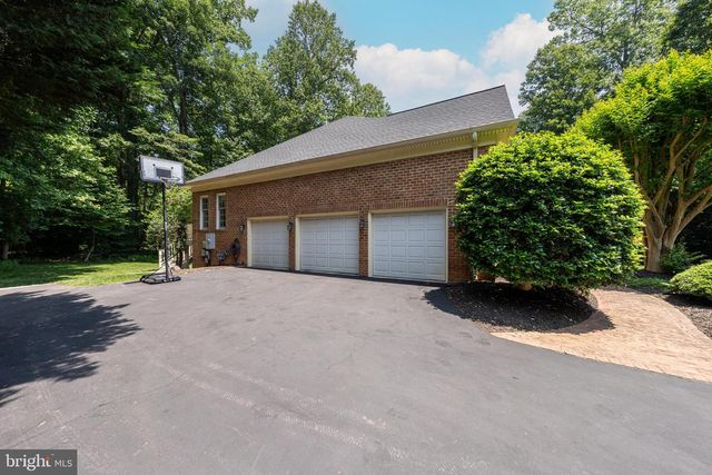 12390 FALKIRK DR, Fairfax, VA 22033