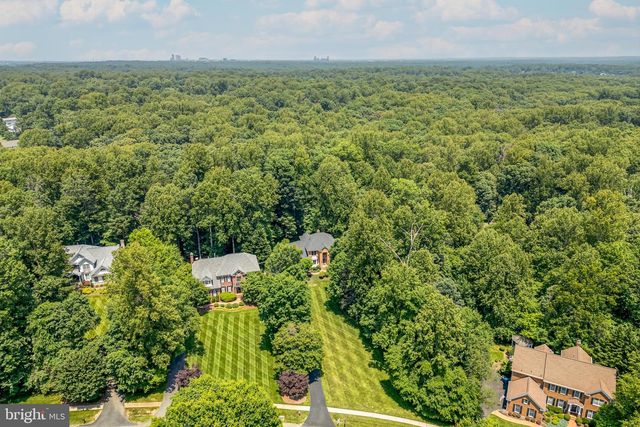 12390 FALKIRK DR, Fairfax, VA 22033