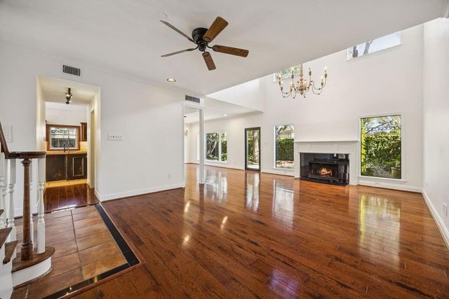 20 Town Oaks Place, Bellaire, TX 77401