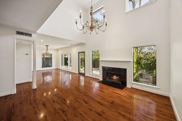 20 Town Oaks Place, Bellaire, TX 77401