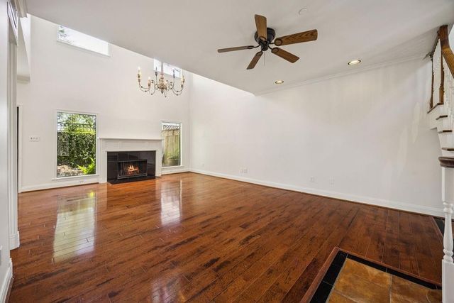 20 Town Oaks Place, Bellaire, TX 77401