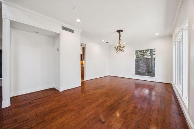 20 Town Oaks Place, Bellaire, TX 77401