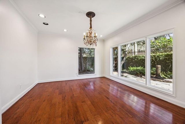 20 Town Oaks Place, Bellaire, TX 77401