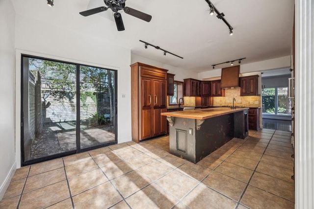 20 Town Oaks Place, Bellaire, TX 77401