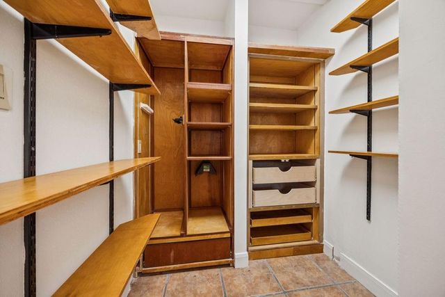 20 Town Oaks Place, Bellaire, TX 77401