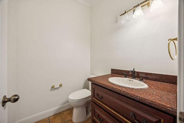 20 Town Oaks Place, Bellaire, TX 77401