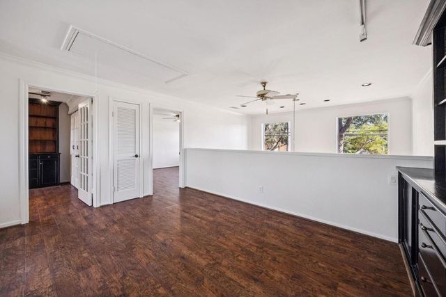 20 Town Oaks Place, Bellaire, TX 77401