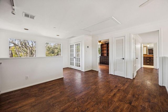 20 Town Oaks Place, Bellaire, TX 77401