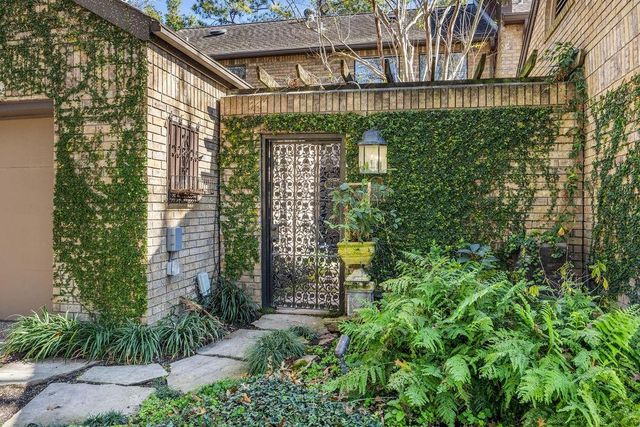 20 Town Oaks Place, Bellaire, TX 77401