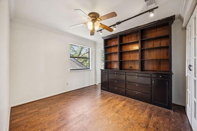 20 Town Oaks Place, Bellaire, TX 77401