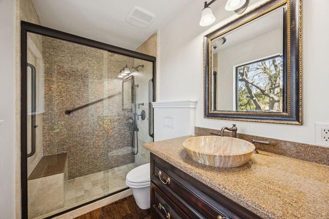 20 Town Oaks Place, Bellaire, TX 77401