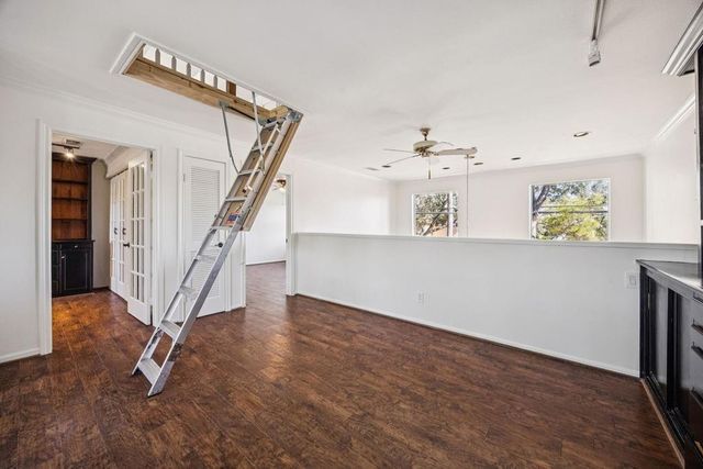 20 Town Oaks Place, Bellaire, TX 77401