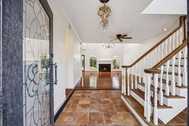 20 Town Oaks Place, Bellaire, TX 77401