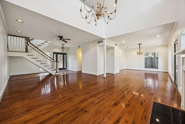 20 Town Oaks Place, Bellaire, TX 77401