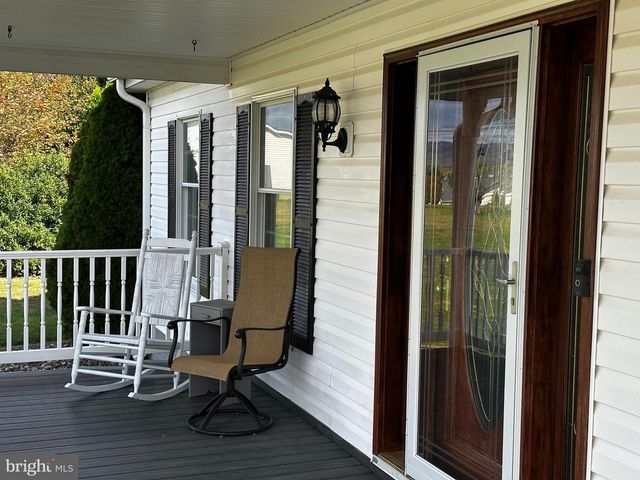 25 MISH RD, Bunker Hill, WV 25413