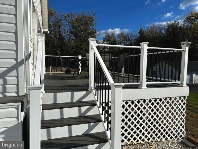 25 MISH RD, Bunker Hill, WV 25413