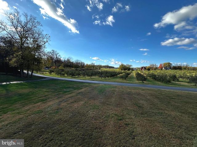 25 MISH RD, Bunker Hill, WV 25413