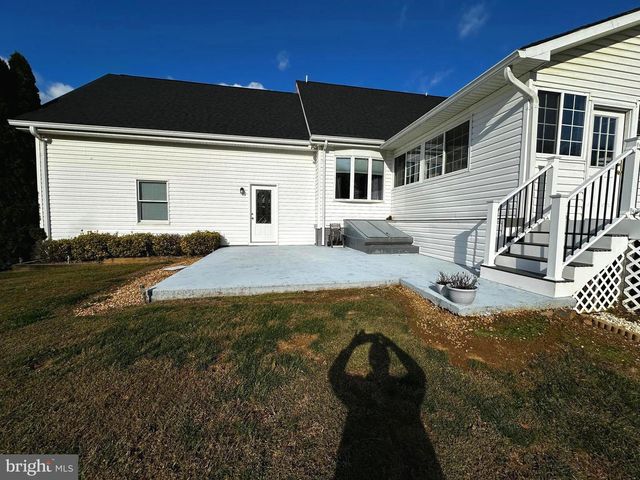 25 MISH RD, Bunker Hill, WV 25413