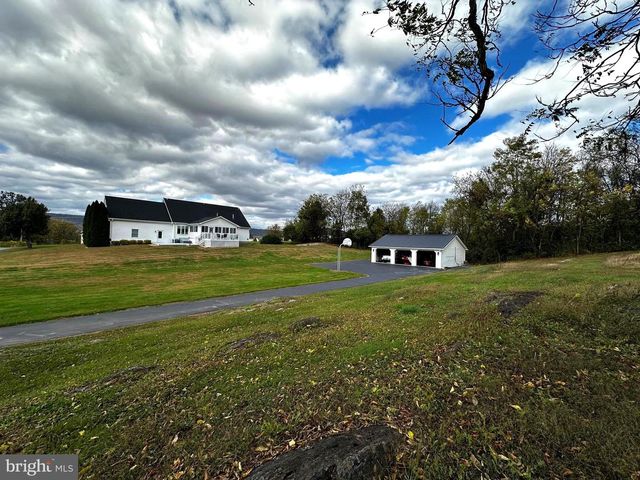 25 MISH RD, Bunker Hill, WV 25413
