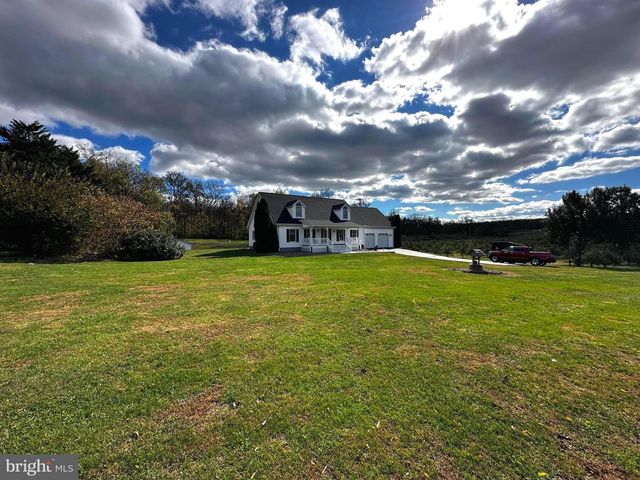 25 MISH RD, Bunker Hill, WV 25413