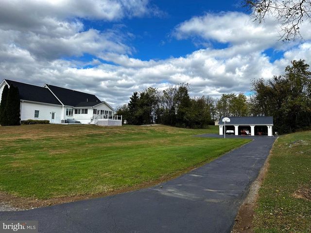 25 MISH RD, Bunker Hill, WV 25413