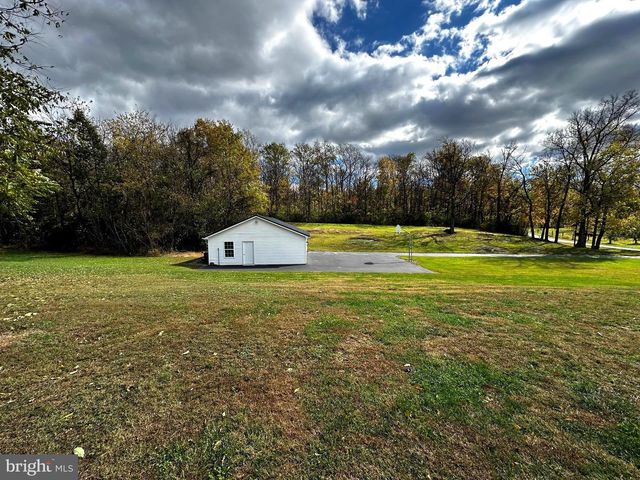 25 MISH RD, Bunker Hill, WV 25413