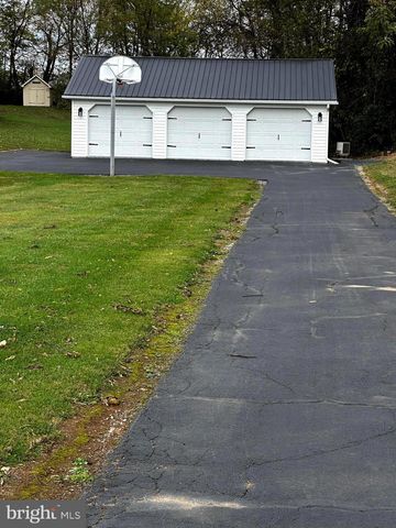 25 MISH RD, Bunker Hill, WV 25413