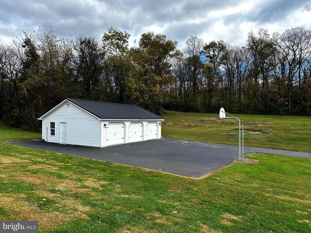25 MISH RD, Bunker Hill, WV 25413