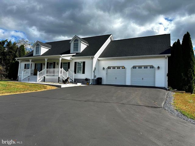 25 MISH RD, Bunker Hill, WV 25413