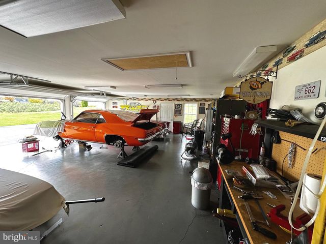 25 MISH RD, Bunker Hill, WV 25413