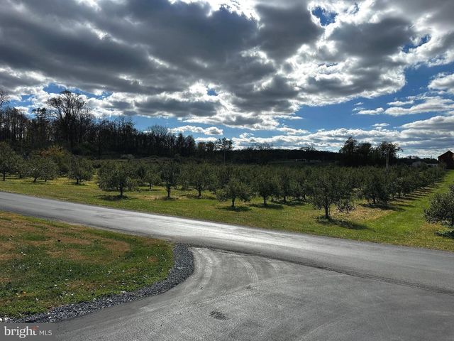 25 MISH RD, Bunker Hill, WV 25413